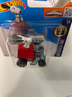 Hot Wheels 1/64 Snoopy Short Card Red & Green - Damaged Card