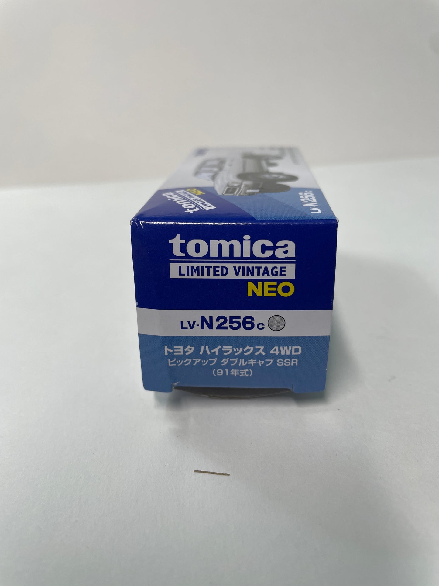 Tomica Limited Vintage Neo 1/64 LV-N256c Toyota Hilux 4WD Pick Up Double Cab SSR 1991 Silver - Damaged Box