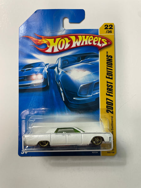 Hot Wheels 1/64 1964 Lincoln Continental White - Damaged Card