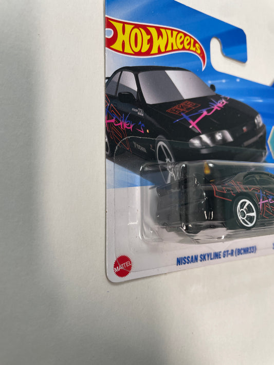 Hot Wheels 1/64 Nissan Skyline GT-R (BCNR33) Short Card Black