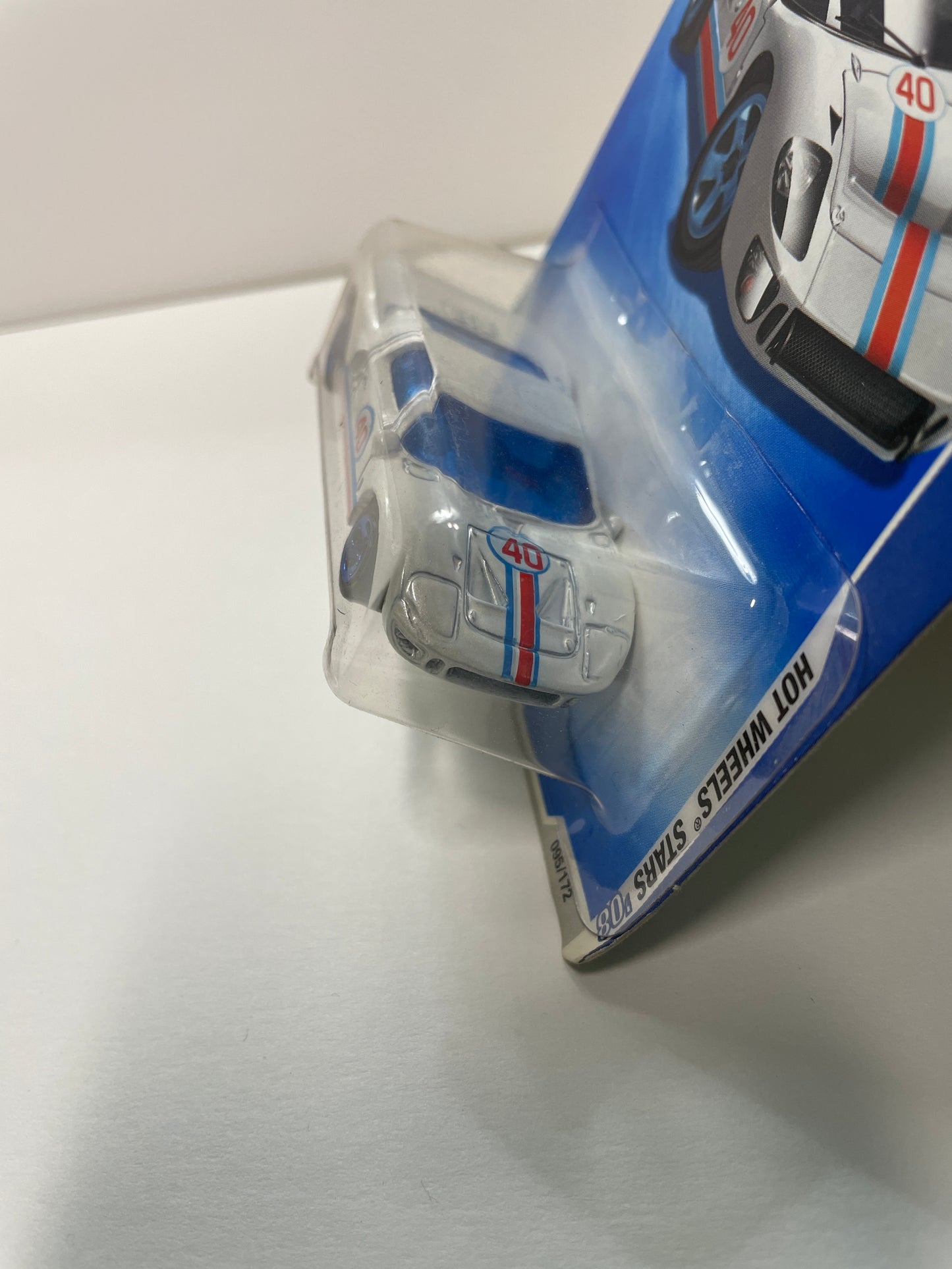 Hot Wheels 1/64 Ford GT40 White - Damaged Box