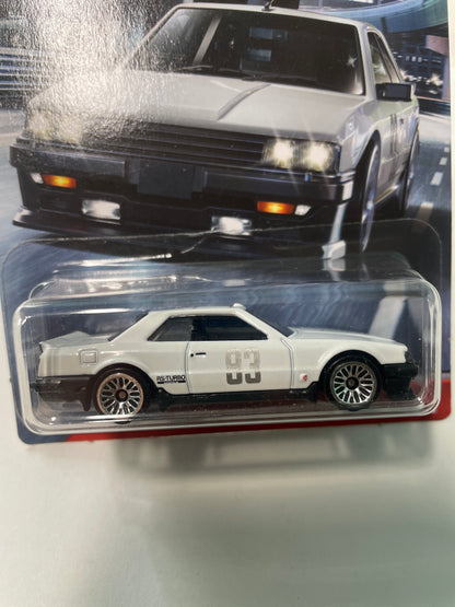 Hot Wheels 1/64 Nissan Skyline 2000 Turbo RS KDR30 White - Damaged Box