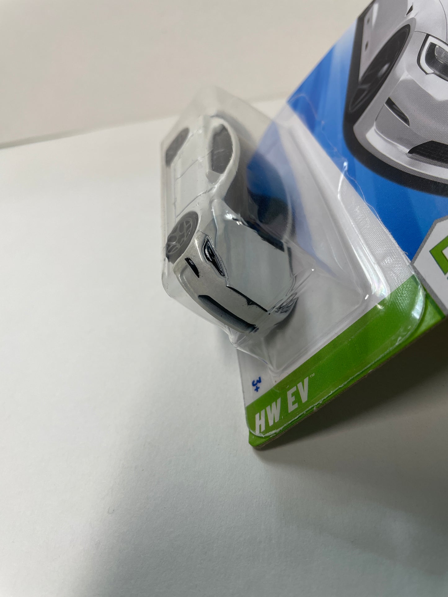 Hot Wheels 1/64 Tesla Model S Plaid White - Damaged Box