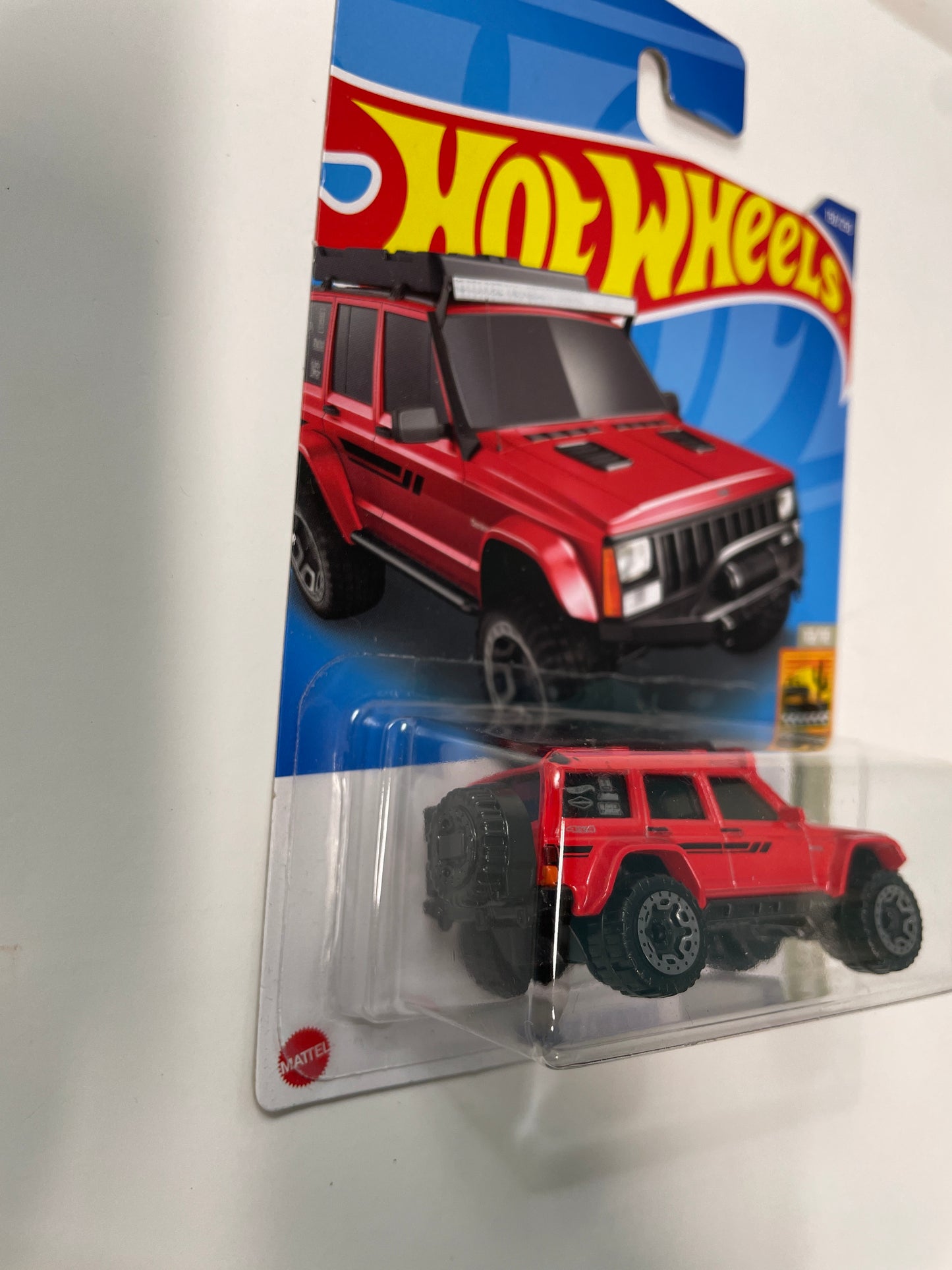 Hot Wheels 1/64 ‘95 Jeep Cherokee Red - Damaged Box
