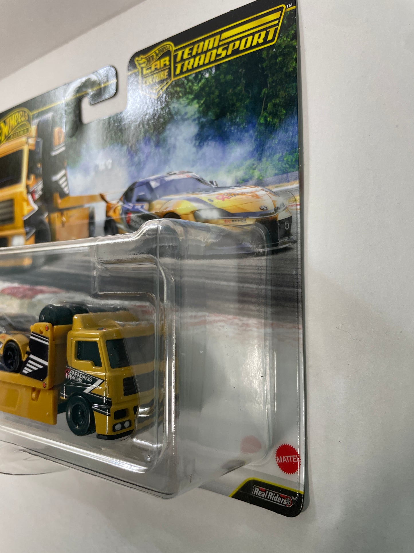 Hot Wheels 1/64 Car Culture Team Transport '20 Toyota Gr Supra & Fleet Street Yellow - JHX87 - Damaged Box