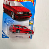 Hot Wheels 1/64 Volvo 850 Estate Red