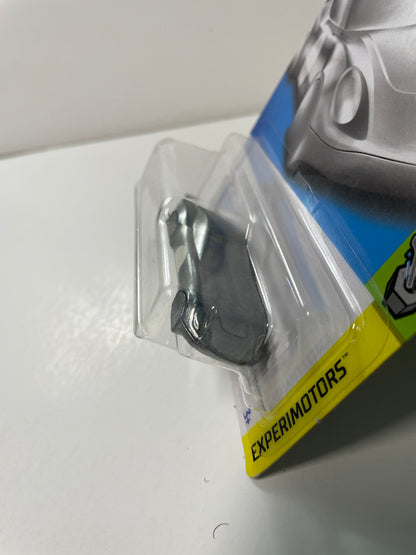 Hot Wheels 1/64 Coupe Clip Silver - Damaged Box