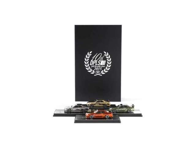 Inno64 x DPLS 1/64 10th Anniversary Full Throttle Since 2015 Nissan GT-R R34 Chrome Box Set Of 4 - IN64-DPLS-R34-10ANY