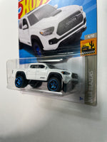 Hot Wheels 1/64 ‘20 Toyota Tacoma White