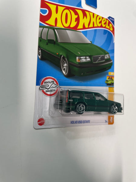 Hot Wheels 1/64 Volvo 850 Estate Green - Damaged Card