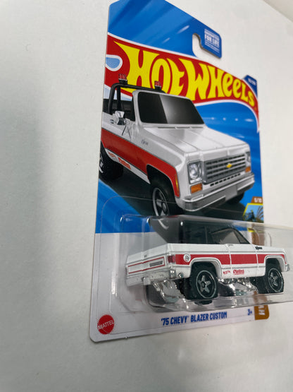 Hot Wheels 1/64 ‘75 Chevy Blazer Custom White