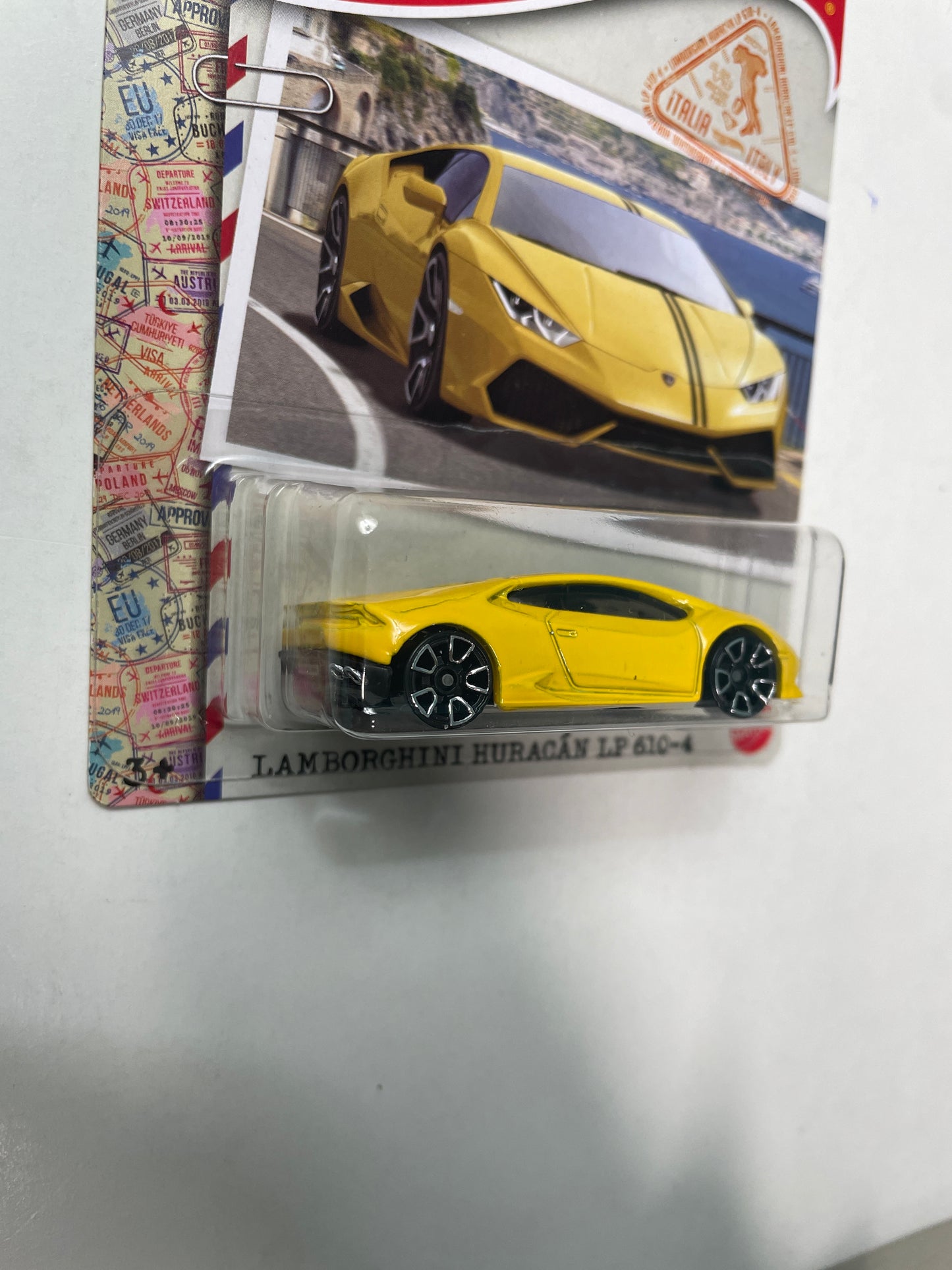 Hot Wheels 1/64 International Supercars Lamborghini Huracan LP 610-4 Yellow - Damaged Box