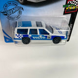 Hot Wheels 1/64 Volvo 850 Estate White - Damaged Card