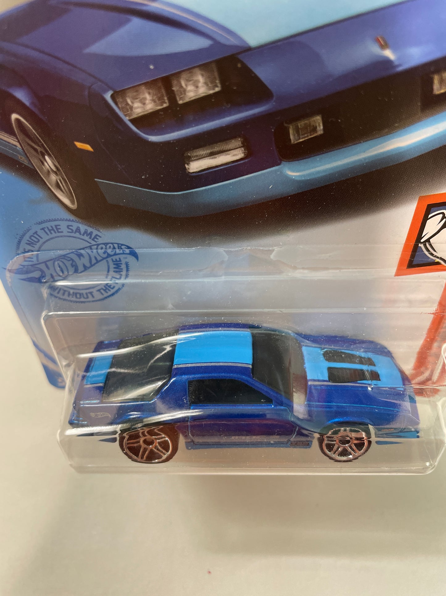 Hot Wheels 1/64 ‘85 Chevrolet Camaro Iroc-Z Blue  - Damaged Box
