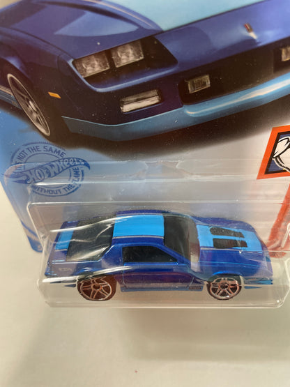 Hot Wheels 1/64 ‘85 Chevrolet Camaro Iroc-Z Blue  - Damaged Box