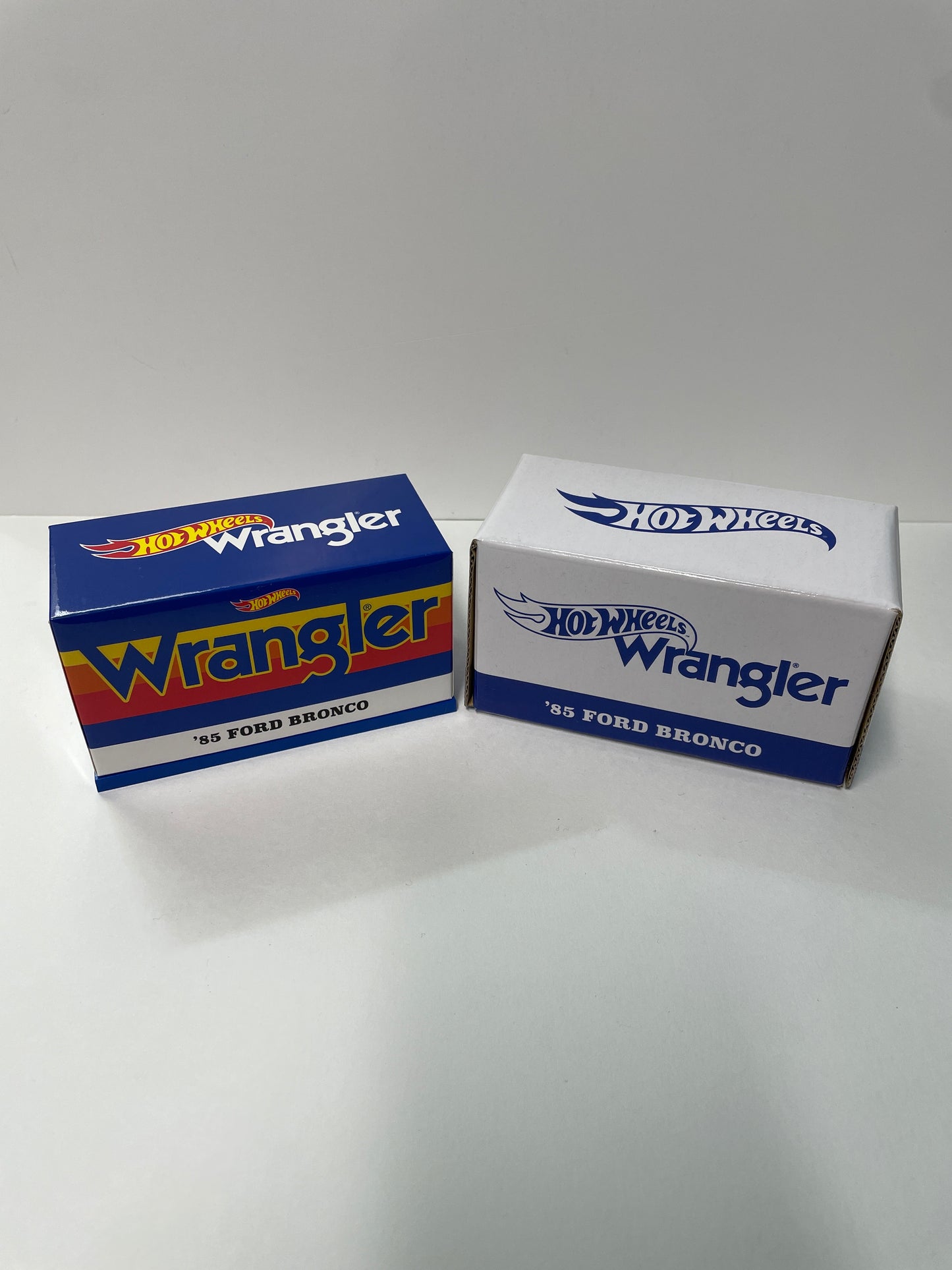 Hot Wheels 1/64 Wrangler ‘85 Ford Bronco White & Blue