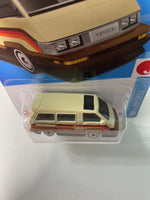 Hot Wheels 1/64 1986 Toyota Van Brown - Damaged Box