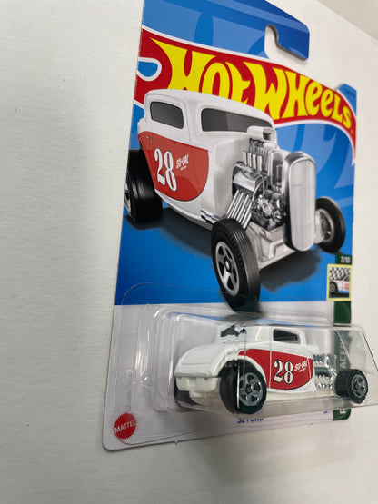 Hot Wheels 1/64 ‘32 Ford #28 White & Red