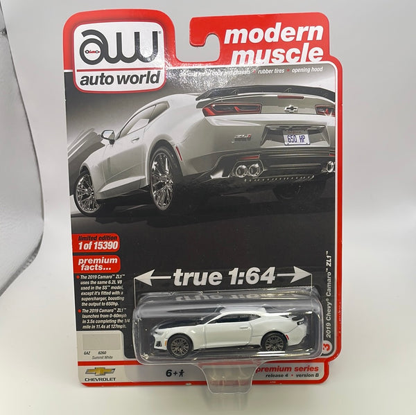 Auto World 1/64 Modern Muscle Version B 2019 Chevy Camaro ZL1 Summit White