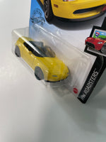 Hot Wheels 1/64 ‘91 Mazda MX-5 Miata Yellow - Damaged Card