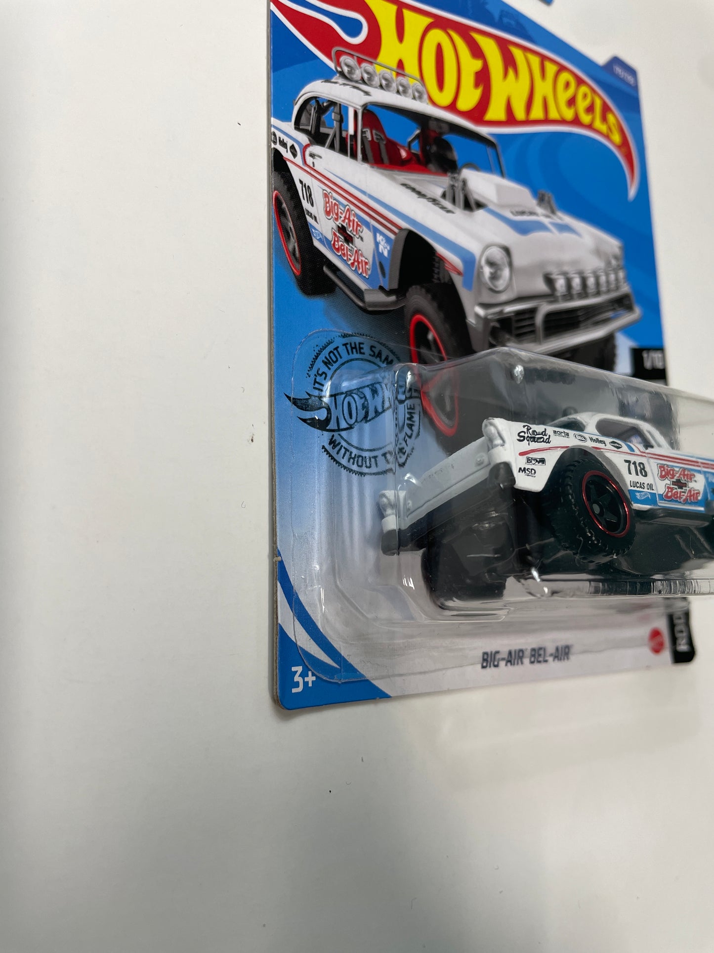 Hot Wheels 1/64 Big-Air Bel-Air White - Damaged Box