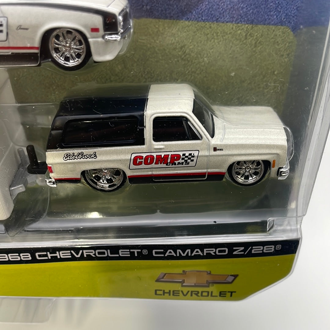 Maisto Design 1/64 Team Haulers 1979 Chevrolet K5 Blazer/ 1968 Chevrolet Camaro Z/28 White - Damaged Card