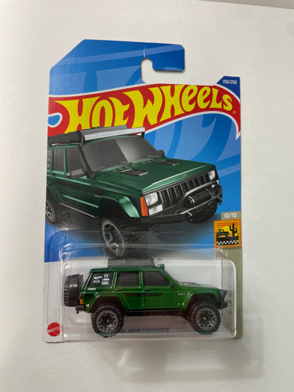 Hot Wheels 1/64 ‘95 Jeep Cherokee Green - Damaged Box