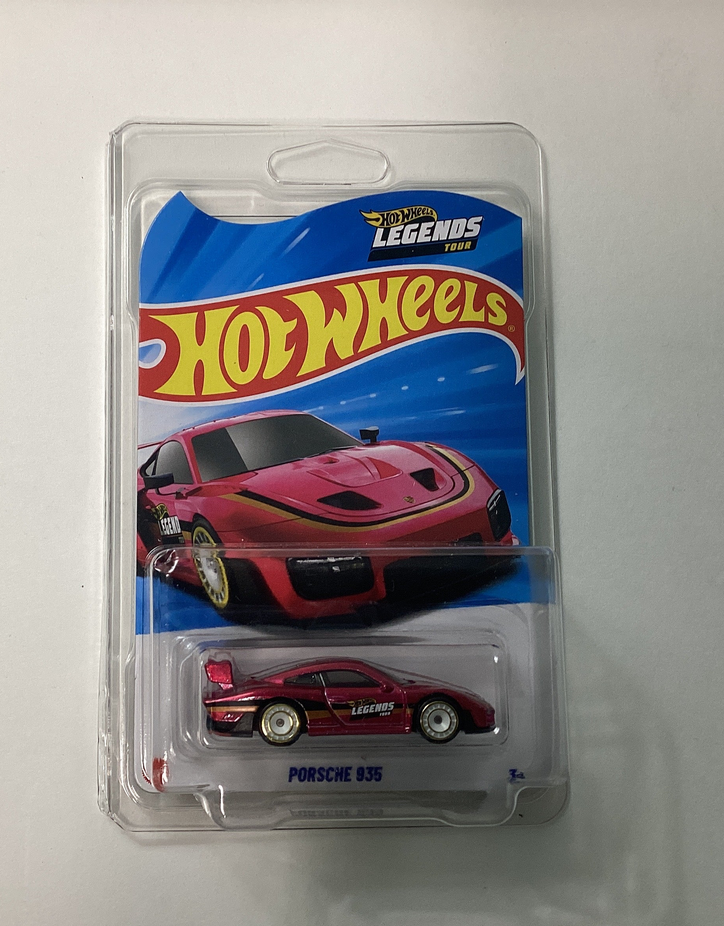 Hot Wheels 1/64 Legends Tour Porsche 935 Pink w/ Wallet