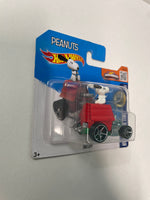 Hot Wheels 1/64 Snoopy Short Card Red & Green - Damaged Card