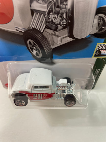 Hot Wheels 1/64 ‘32 Ford #28 White & Red