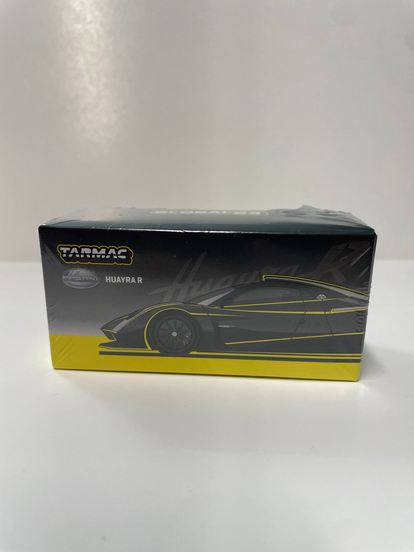Tarmac Works 1/64 Pagani Huayra R Matt Global64 Black / Silver - T64G-TL035-MBS