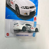 Hot Wheels 1/64 Godzilla Nissan Skyline GT-R (BCNR33) White