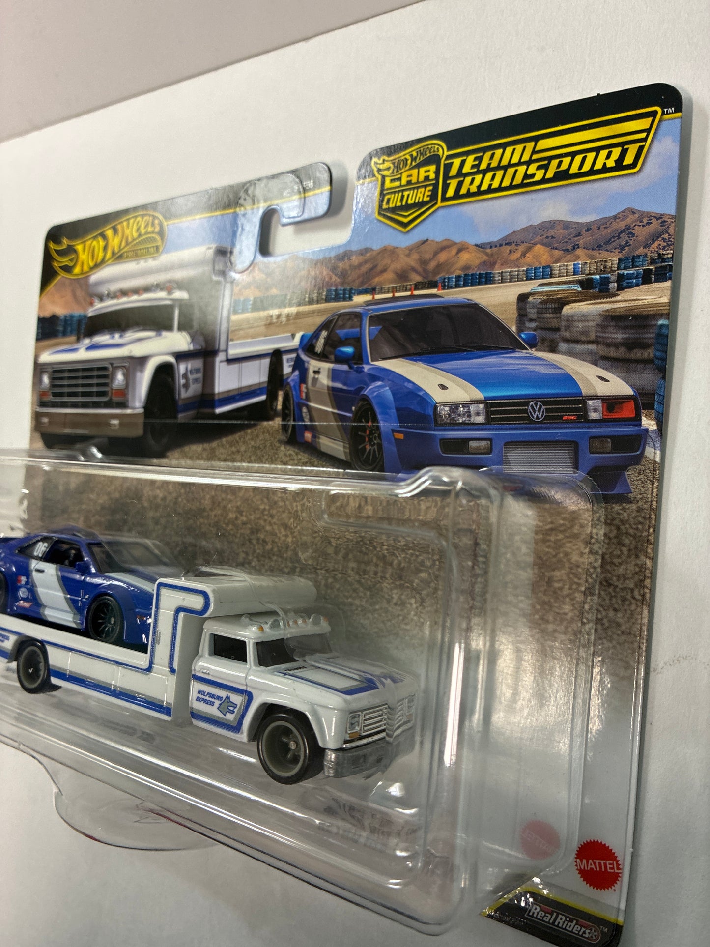 Hot Wheels 1/64 Car Culture Team Transport 2026 Mix L Volkswagen Corrado VR6 & Retro RIG/ Camion White & Blue - JHX95