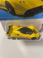 Hot Wheels 1/64 Pagani Zonda R Yellow - Damaged Card