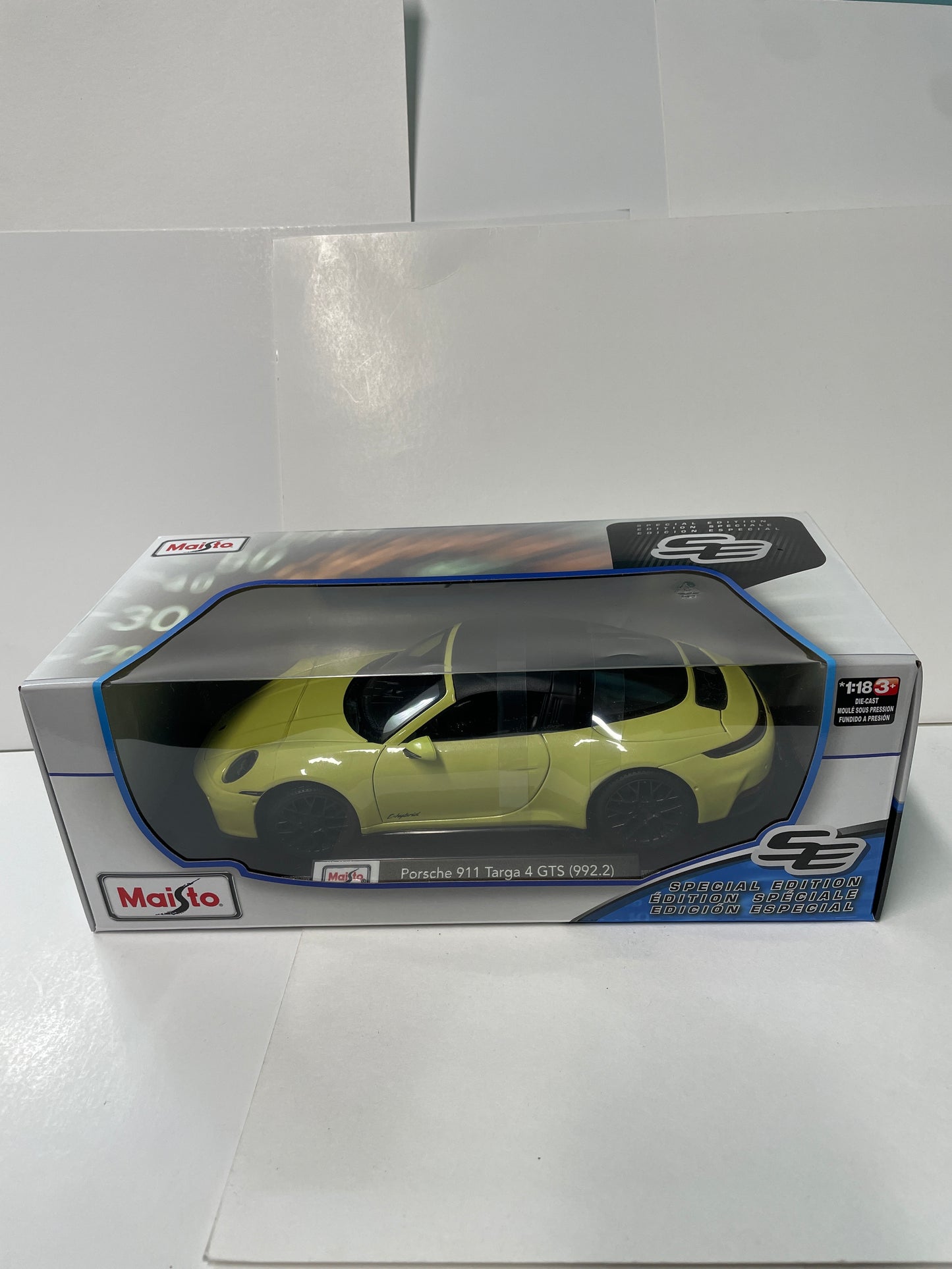 Maisto 1/18 Porsche 911 Targa 4 GTS (992.2) yellow