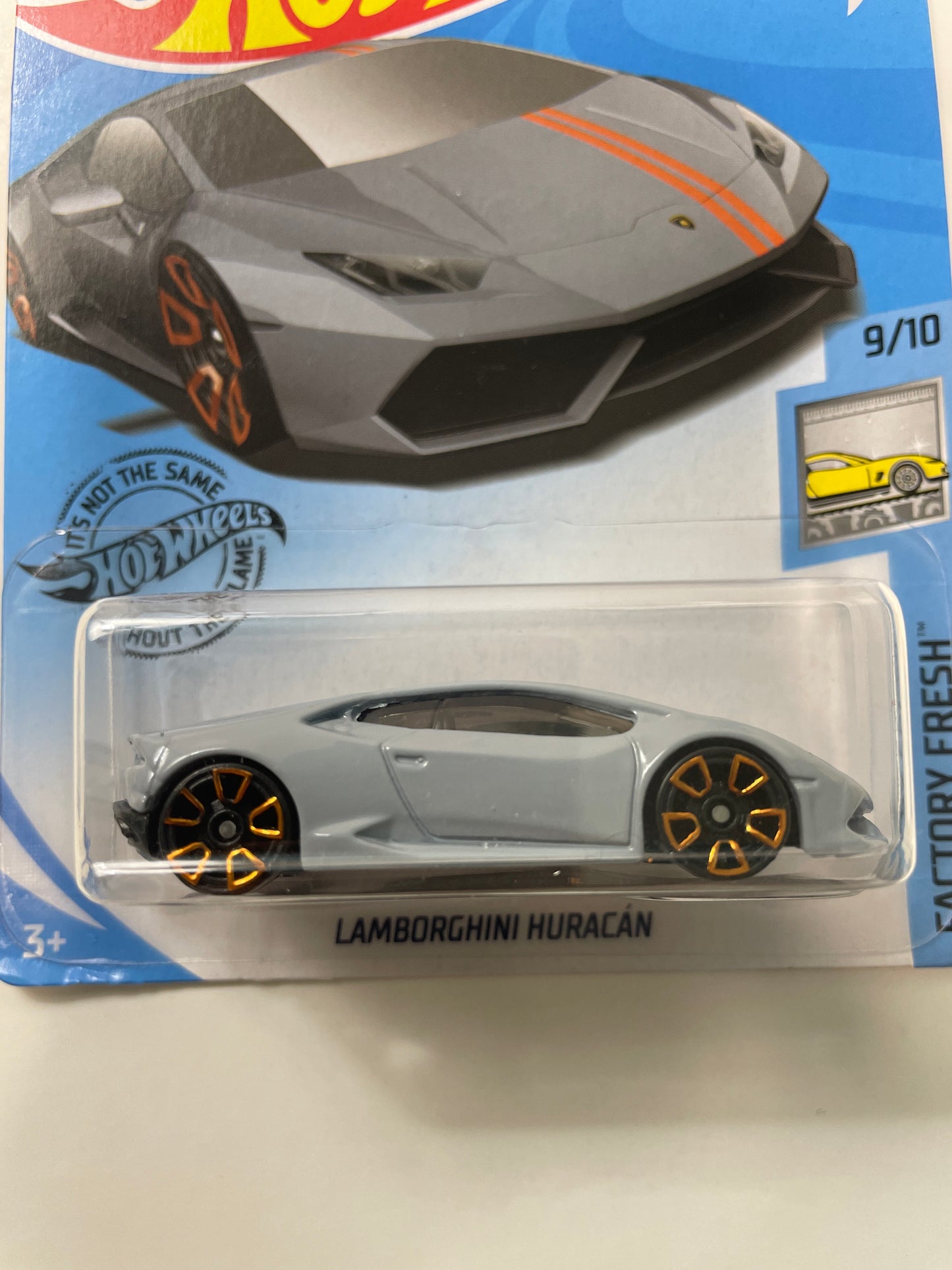 Hot Wheels 1/64 Lamborghini Huracan Grey - Damaged Box