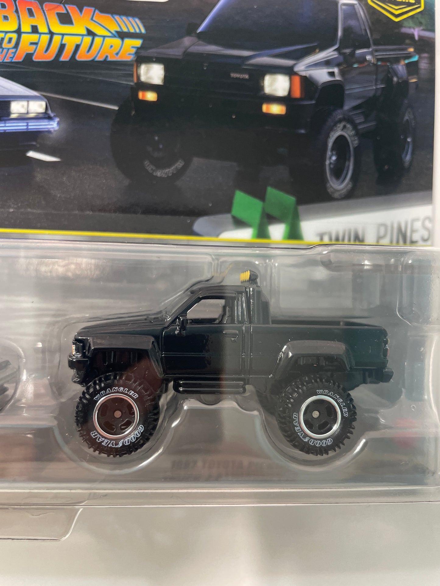 Hot Wheels 1/64 Premium Car Culture 2 Pack Back To The Future Time Machine Delorean & 1987 Toyota Pickup Truck/ Camionnette Black - JHW48 - Damaged Box