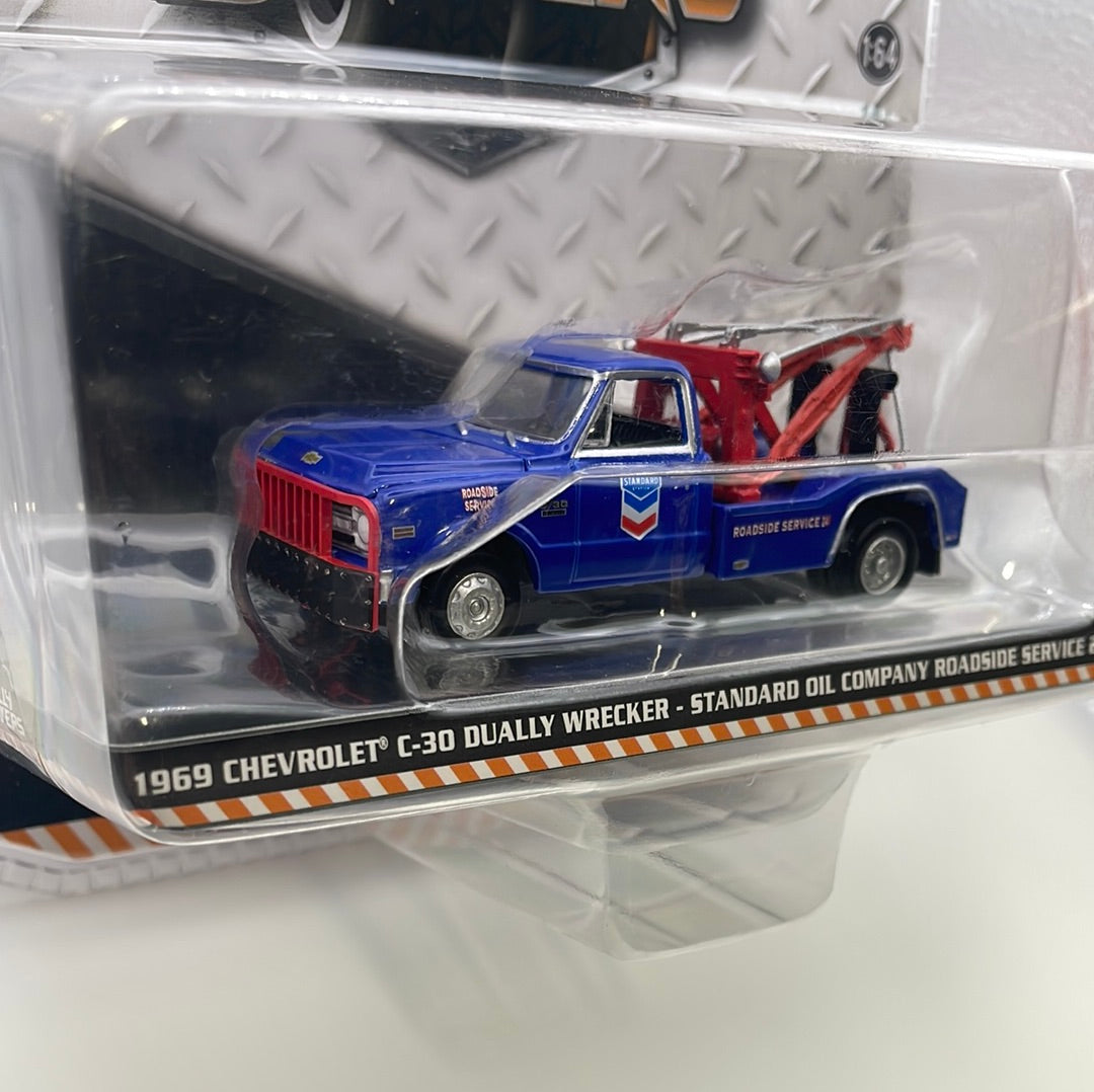 Greenlight 1/64 Dually Drivers 1969 Chevrolet C-30 Dually Wrecker - Standard Oil Company Roadside Service 24 Hour Blue