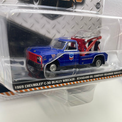 Greenlight 1/64 Dually Drivers 1969 Chevrolet C-30 Dually Wrecker - Standard Oil Company Roadside Service 24 Hour Blue