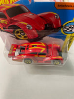 Hot Wheels 1/64 Volkswagen Käfer Race Short Card Momo Red - Damaged Card