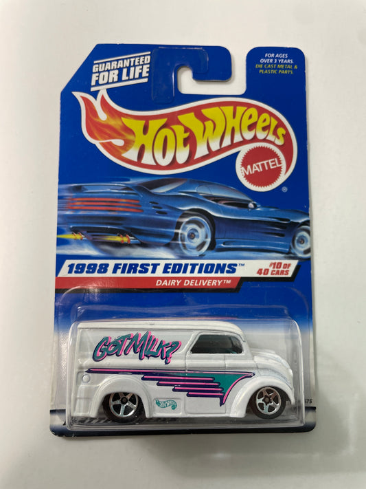 Hot Wheels 1/64 Dairy Delivery White - Damaged Box