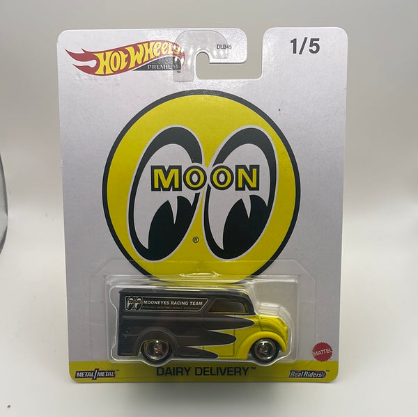 Hot Wheels 1/64 Pop Culture Speed Graphics Dairy Delivery ‘ Mooneyes’ Black & Yellow