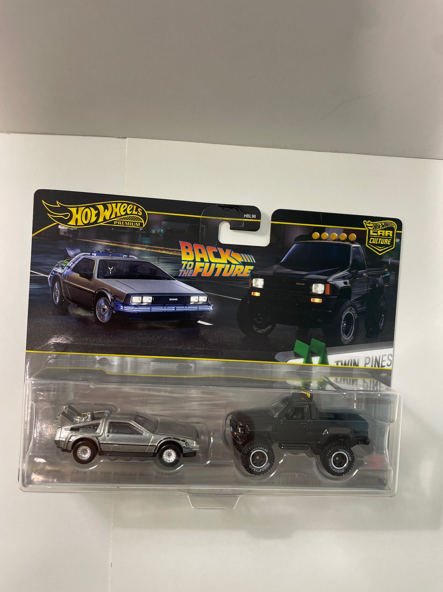 Hot Wheels 1/64 Premium Car Culture 2 Pack Back To The Future Time Machine Delorean & 1987 Toyota Pickup Truck/ Camionnette Black - JHW48