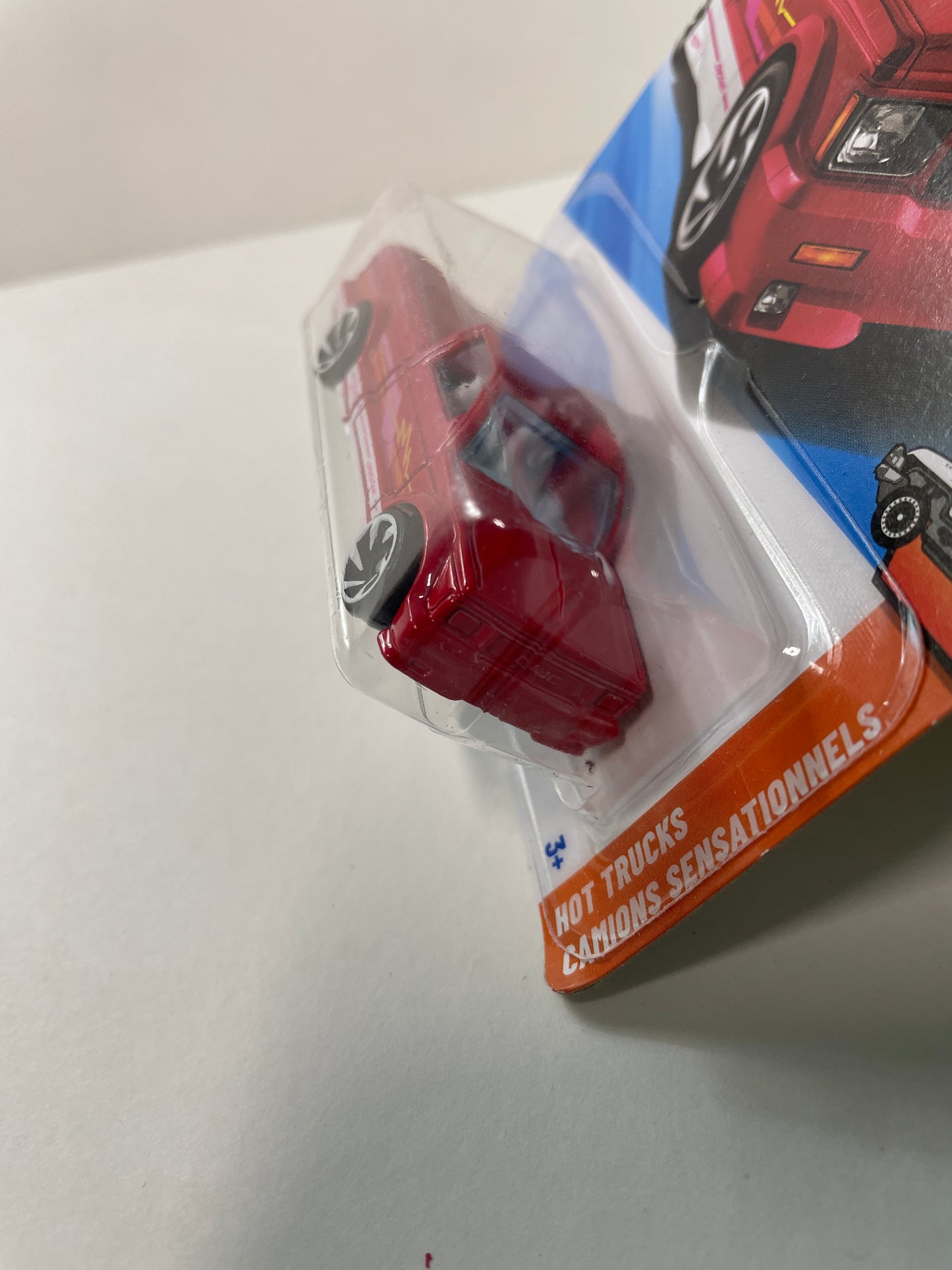 Hot Wheels 1/64 ‘91 GMC Syclone Red - Damaged Box
