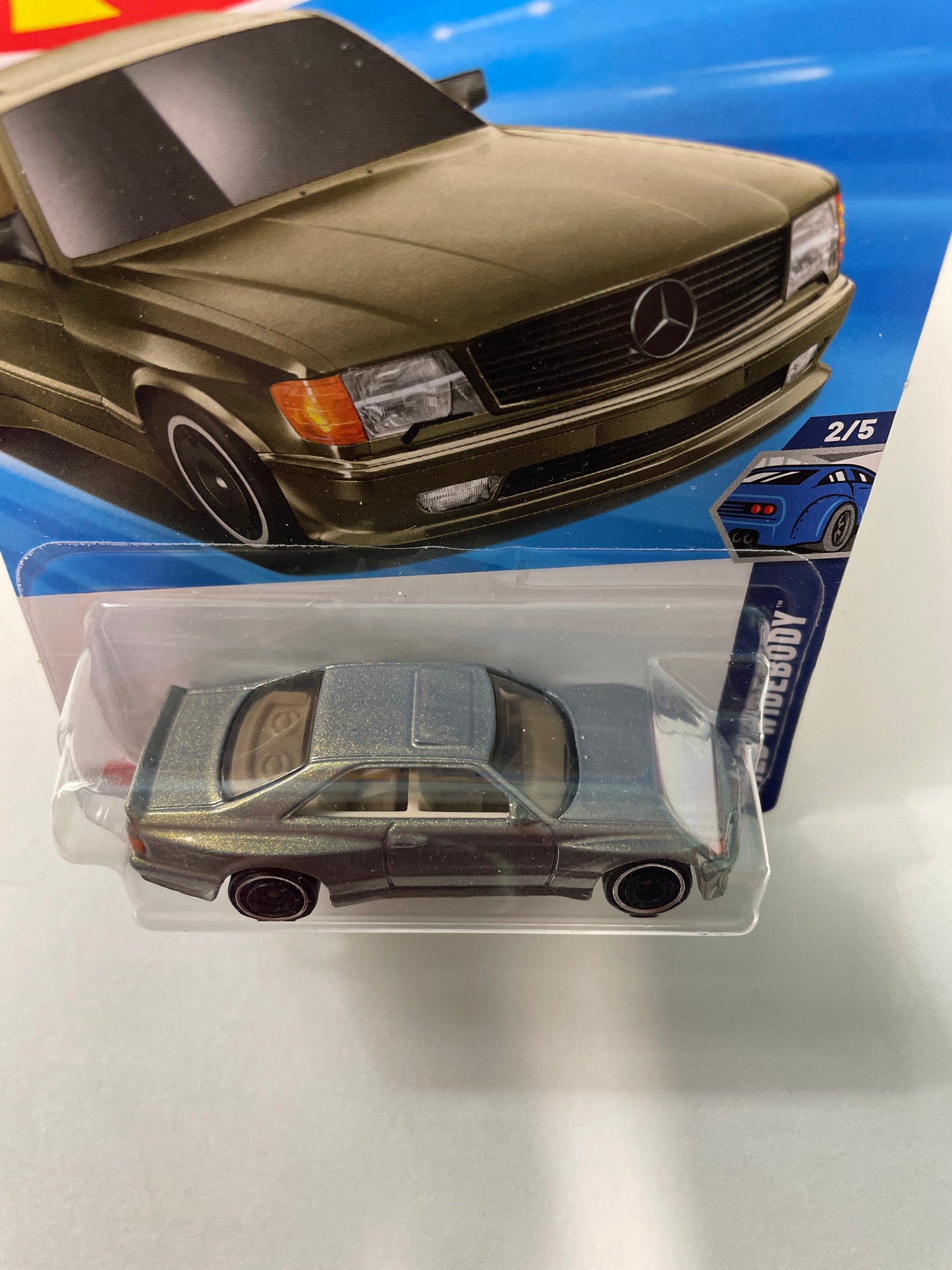 Hot Wheels 1/64 ‘89 Mercedes-Benz 560 Sec AMG Silver/Gold - Damaged Box