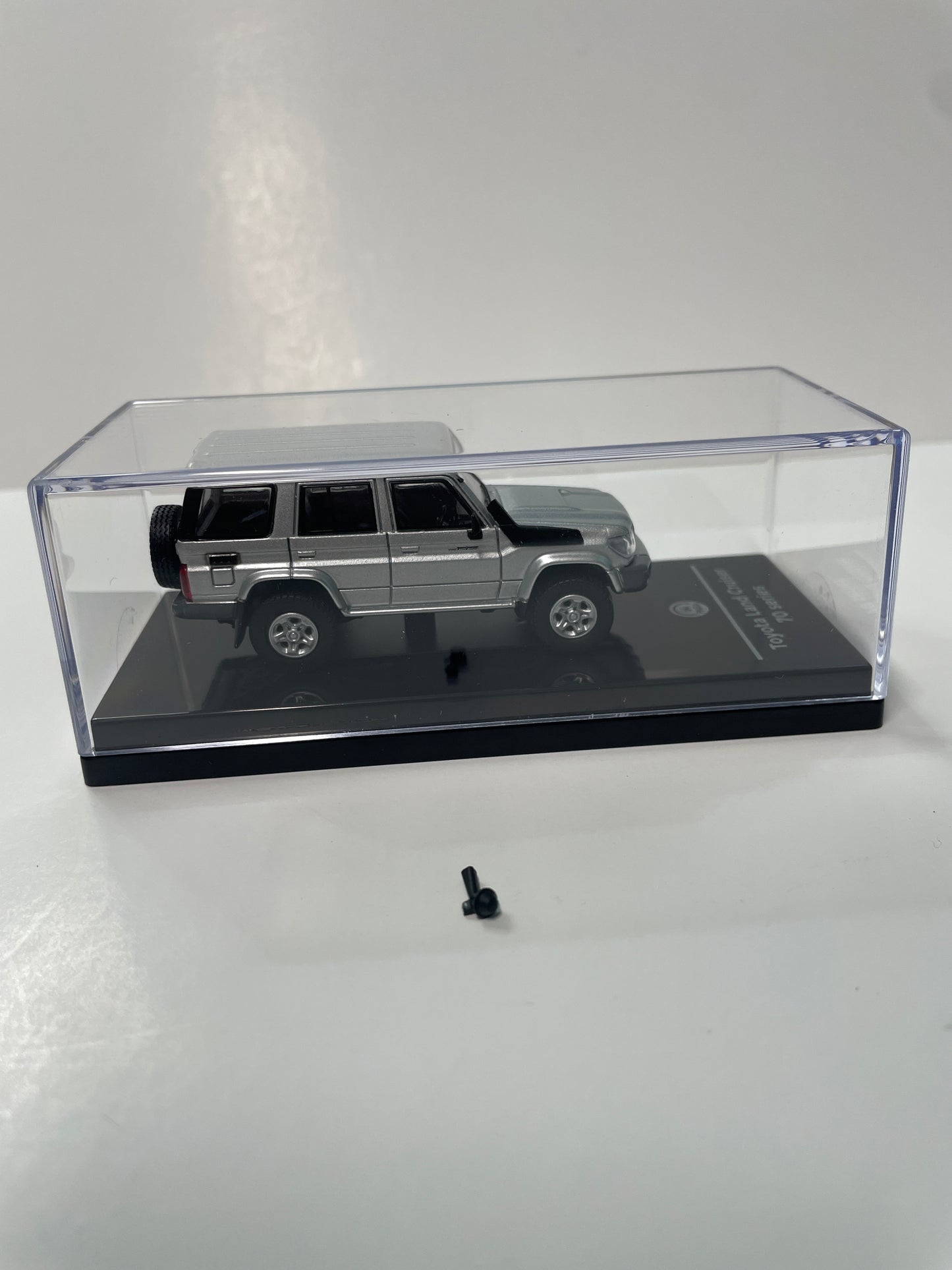 Para64 Toyota 2007 Land Cruiser 76 Silver Pearl - Damaged Car (Read Description)