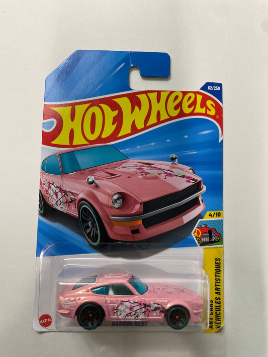 Hot Wheels 1/64 Datsun 240Z Pink - Damaged Box