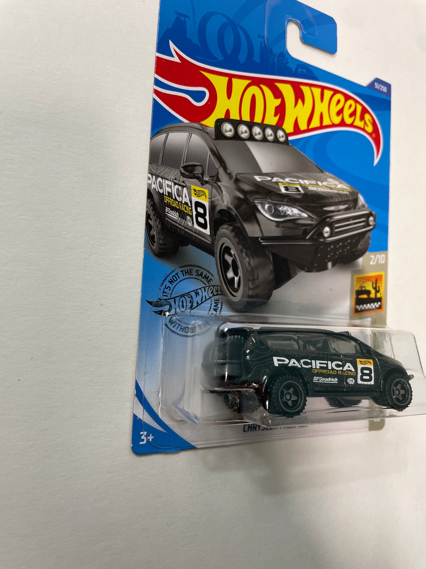 Hot Wheels 1/64 Chrysler Pacifica Black - Damaged Box