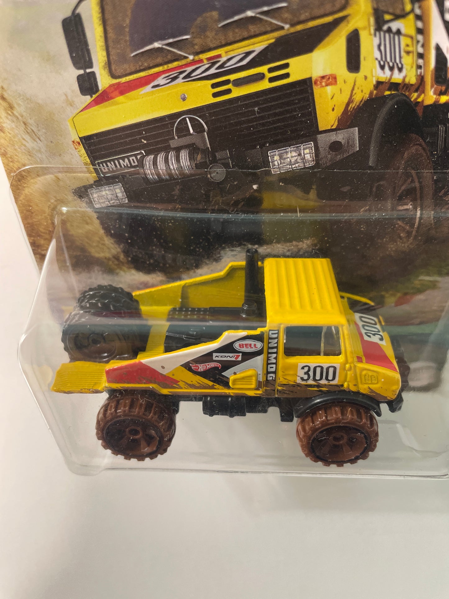 Hot Wheels 1/64 Mud Runners Mercedes-Benz Unimog 1300 Yellow