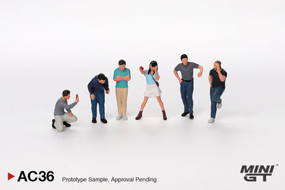 Mini GT 1/64 Figurine: Car Enthusiasts